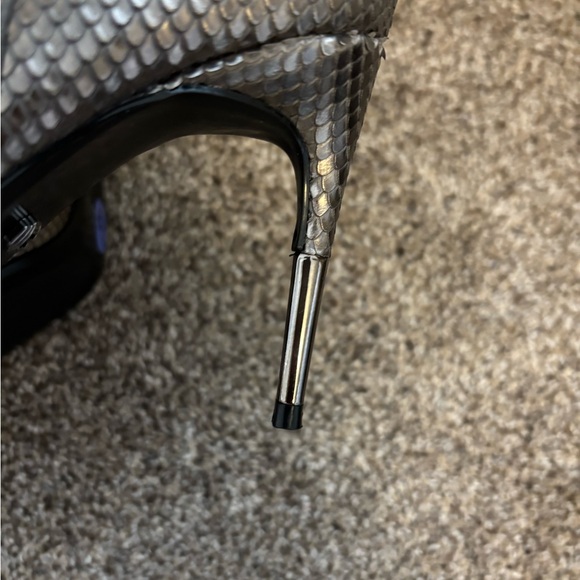 New! Carvela leather boot size 39 8.5 gorgeous spike heel silver knee high boots - Picture 5 of 7